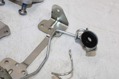 06-07 SUZUKI GSXR 750 OEM MOUNTING BRACKETS MOUNTS CHROME COVERS