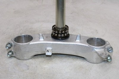 06-09 SUZUKI GSXR 600 OEM FRONT FORKS CLAMP LOWER TRIPLE TREE STEM