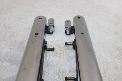 2004 KAWASAKI VULCAN 1500 VN1500E CLASSIC OEM REAR PASSENGER FENDER GRAB RAIL