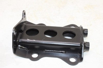2005 YAMAHA V STAR 1100 XVS1100 OEM ENGINE MOUNT MOTOR BRACKET