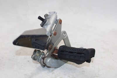 1993 SUZUKI GS500E OEM RIGHT REARSET REAR SET DRIVER FOOT PEG REST STOP