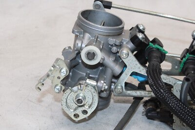 14-15 SUZUKI VSTROM 1000 DL1000A ABS OEM MAIN FUEL INJECTORS / THROTTLE BODIES