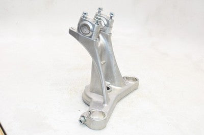 2018 YAMAHA XMAX CZD300A OEM FORKS UPPER TRIPLE TREE CLAMP