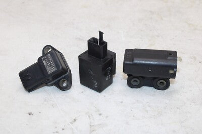 98-06 YAMAHA YZF R1 OEM TURN SIGNAL BLINKER RELAY SWITCH W TIP AND MAP SENSOR