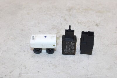15-18 YAMAHA YZF R3 OEM TURN SIGNAL BLINKER RELAY FLASHER SWITCH SET