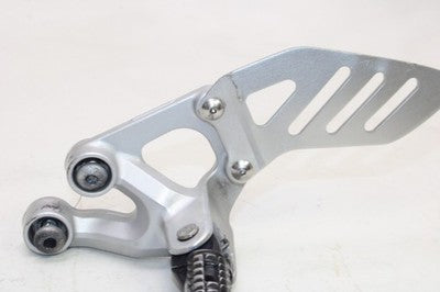08-09 SUZUKI GSXR 600 OEM LEFT FRONT FOOT REST PEG STEP