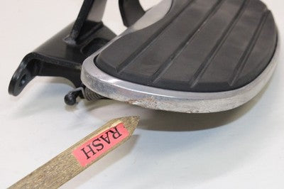 07-24 KAWASAKI VULCAN 900 VN900B CLASSIC OEM LEFT FRONT FOOT REST W PEGS