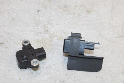 15-18 YAMAHA SR400 OEM TURN SIGNAL BLINKER RELAY FLASHER SWITCH