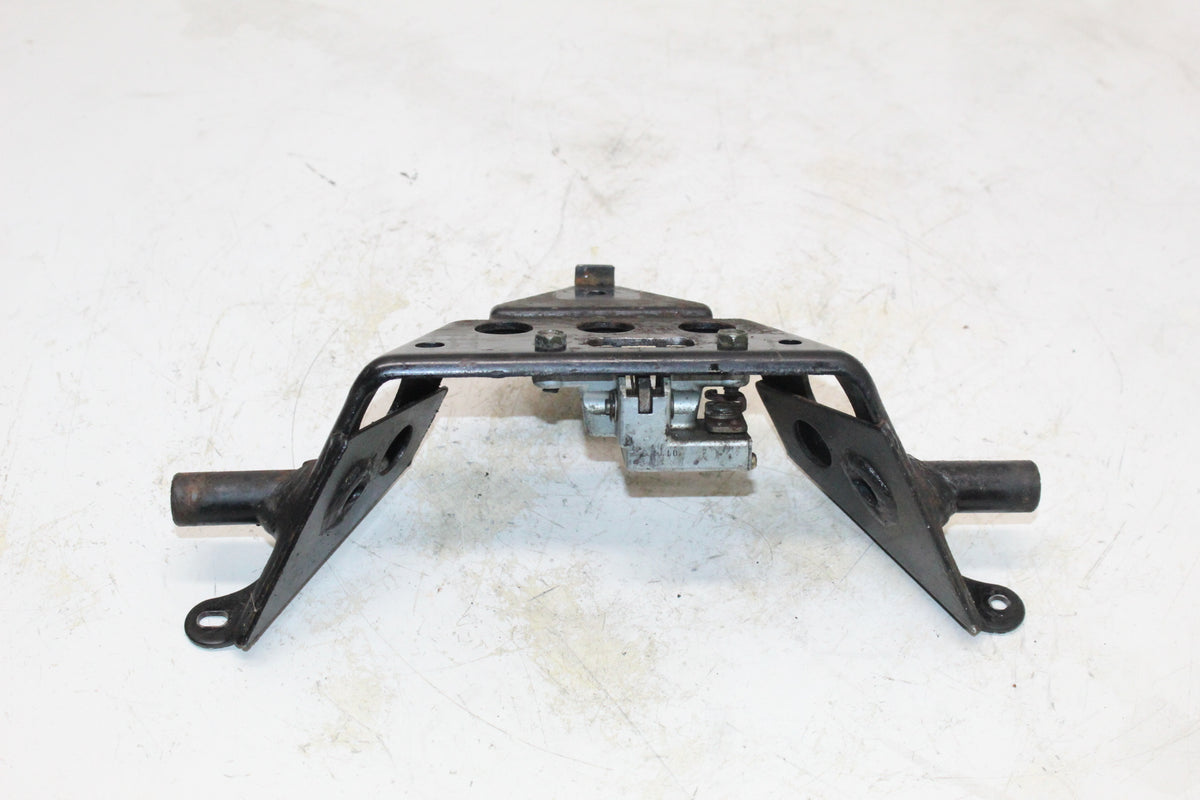 2002 Yamaha Zuma 50 YW50 OEM FRONT SEAT MOUNTING BRACKET MOUNT