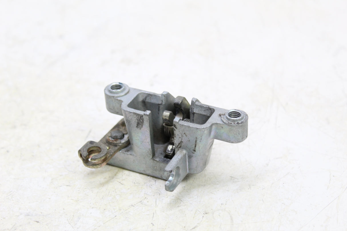 2003 Yamaha Zuma 50 YW50 OEM REAR PASSENGER SEAT LATCH LOCK ASSEMBLY