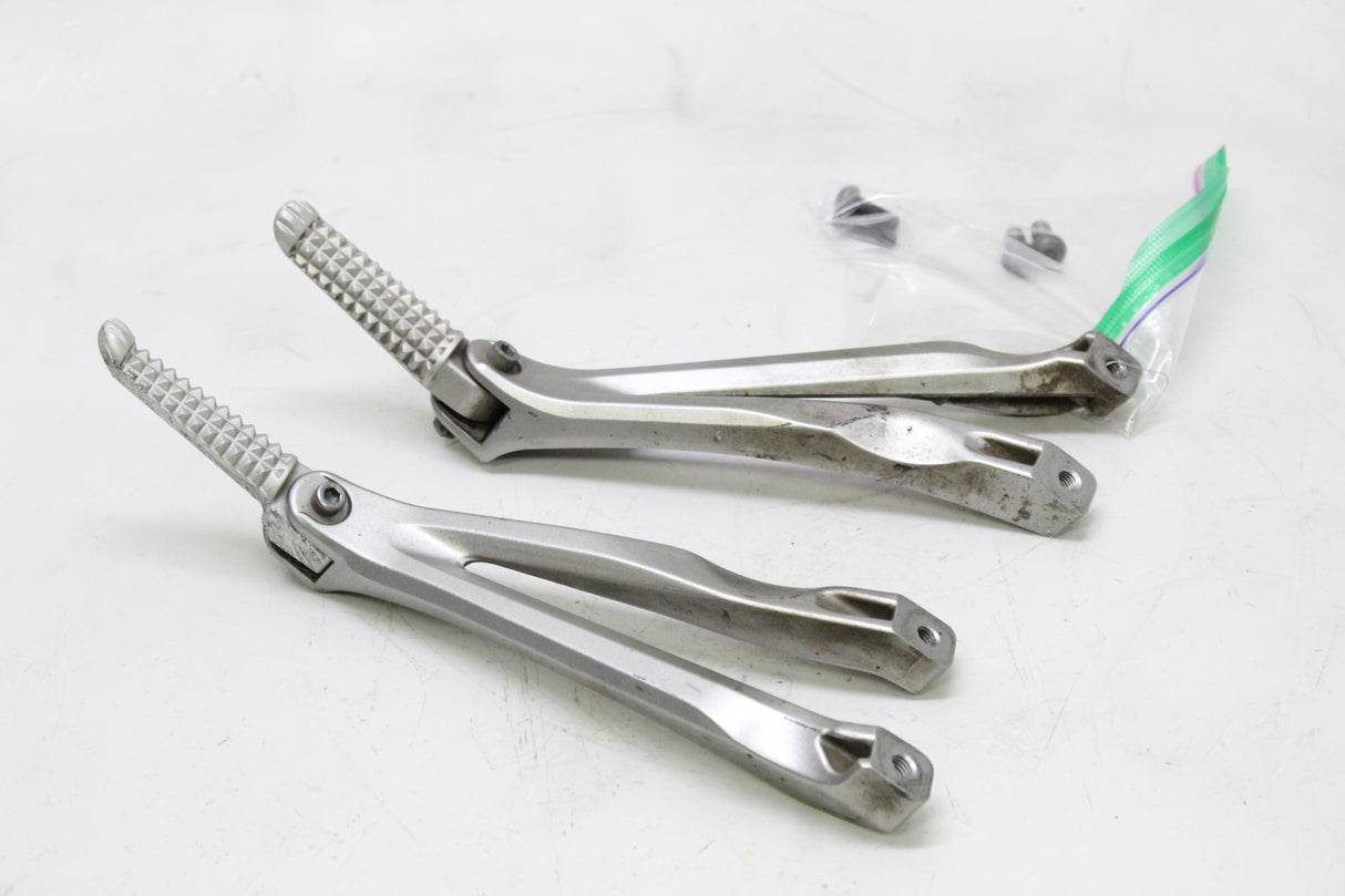 2004 Yamaha YZF R1 04-06 OEM REAR BACK PASSENGER PEG SET PAIR