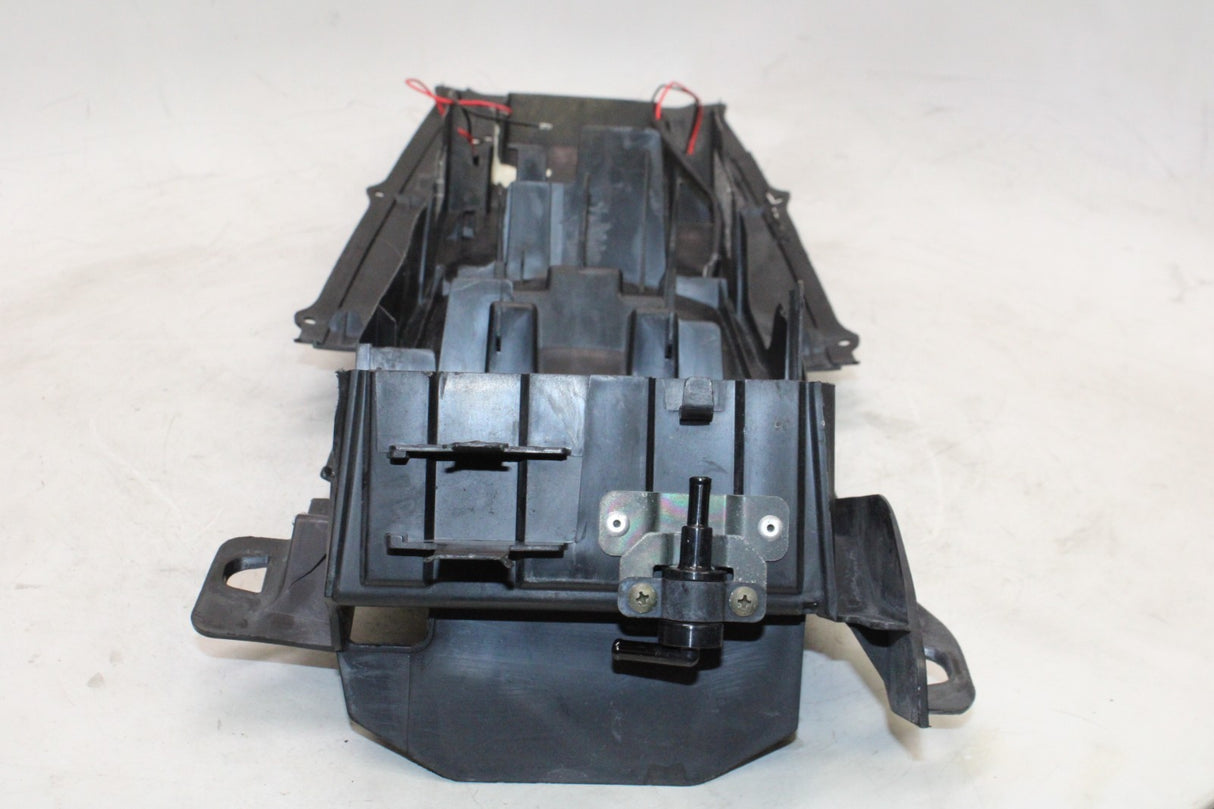 04-09 SUZUKI GSXR 600 OEM REAR BACK TAIL UNDERTAIL BATTERY TRAY PLASTIC