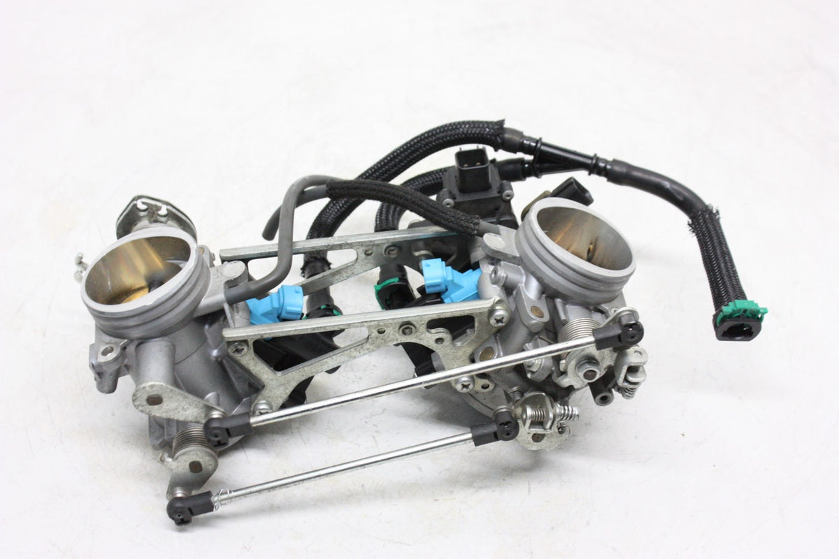 14-15 SUZUKI VSTROM 1000 DL1000A ABS OEM MAIN FUEL INJECTORS / THROTTLE BODIES