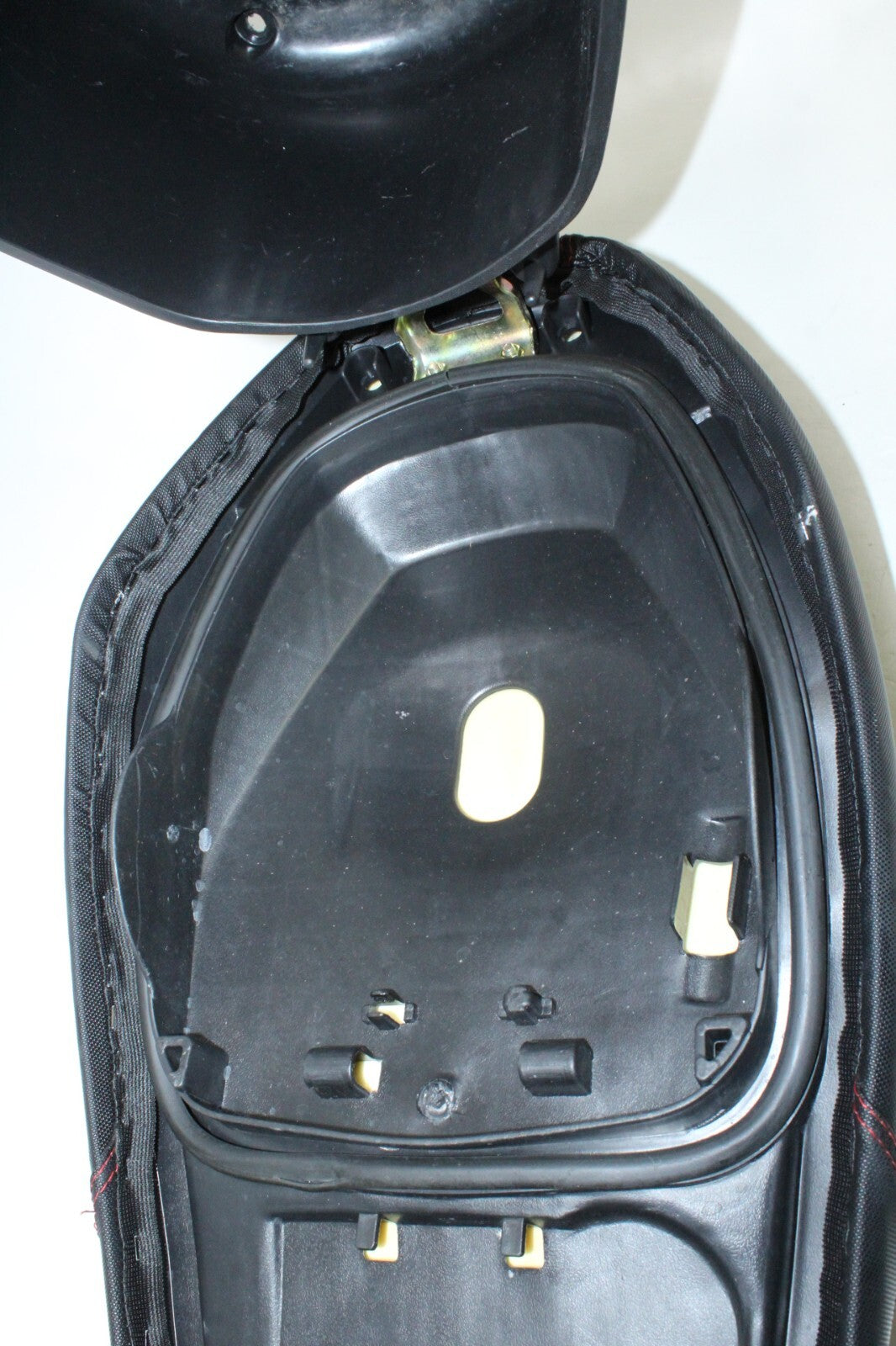 2023 Zinger 200cc Seat Saddle W/ Glove Compartment OEM