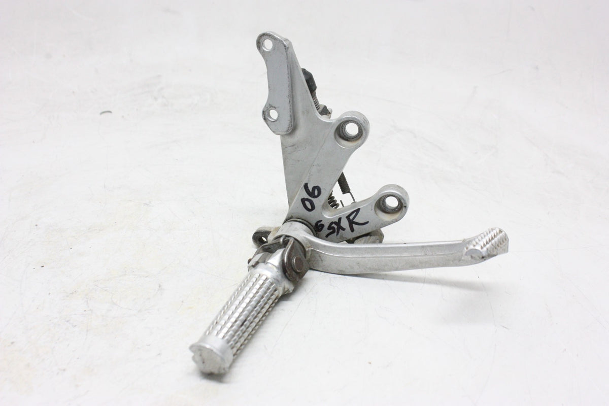 2006 SUZUKI GSXR 600 750 OEM RIGHT REARSET REAR SET DRIVER FOOT PEG REST STOP