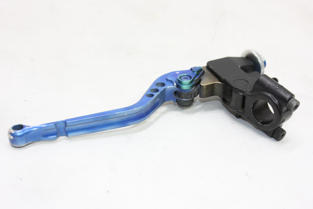 2004 Triumph Daytona 600 OEM CLUTCH PERCH MOUNT WITH LEVER