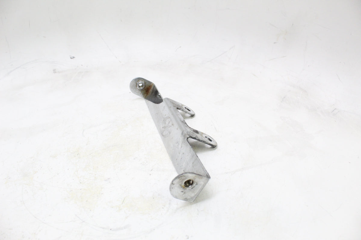 2007 YAMAHA XVS650 V STAR 650 OEM WINDSHIELD TRIM MOUNT BRACKET