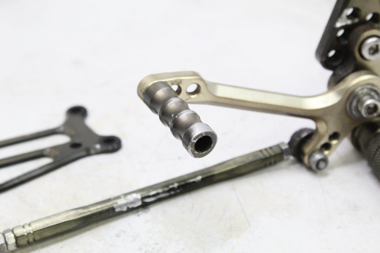 2004 SUZUKI GSXR600 AFTERMARKET LEFT REARSET FOOT PEG SHIFTER LINKAGE