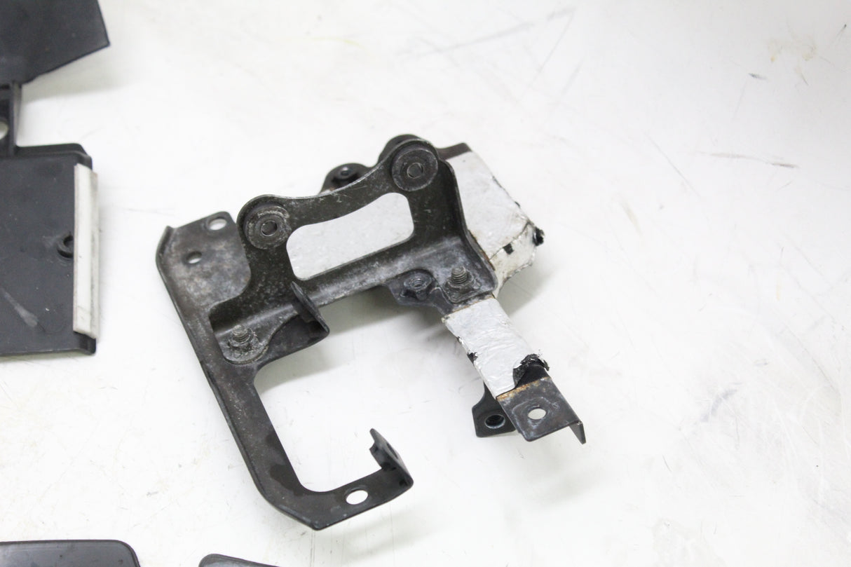 2005 YAMAHA FZ6 FAZER OEM BRACKETS MOUNTS INNER PLASTIC PANELS MIX SET