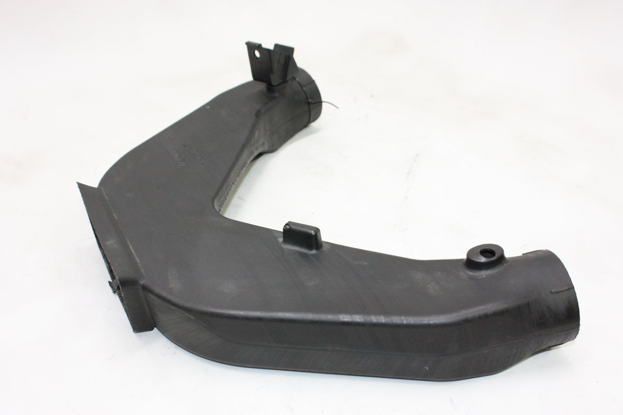2004 Triumph Daytona 600 OEM CENTRE RAM AIR INTAKE DUCT SCOOP PIPE