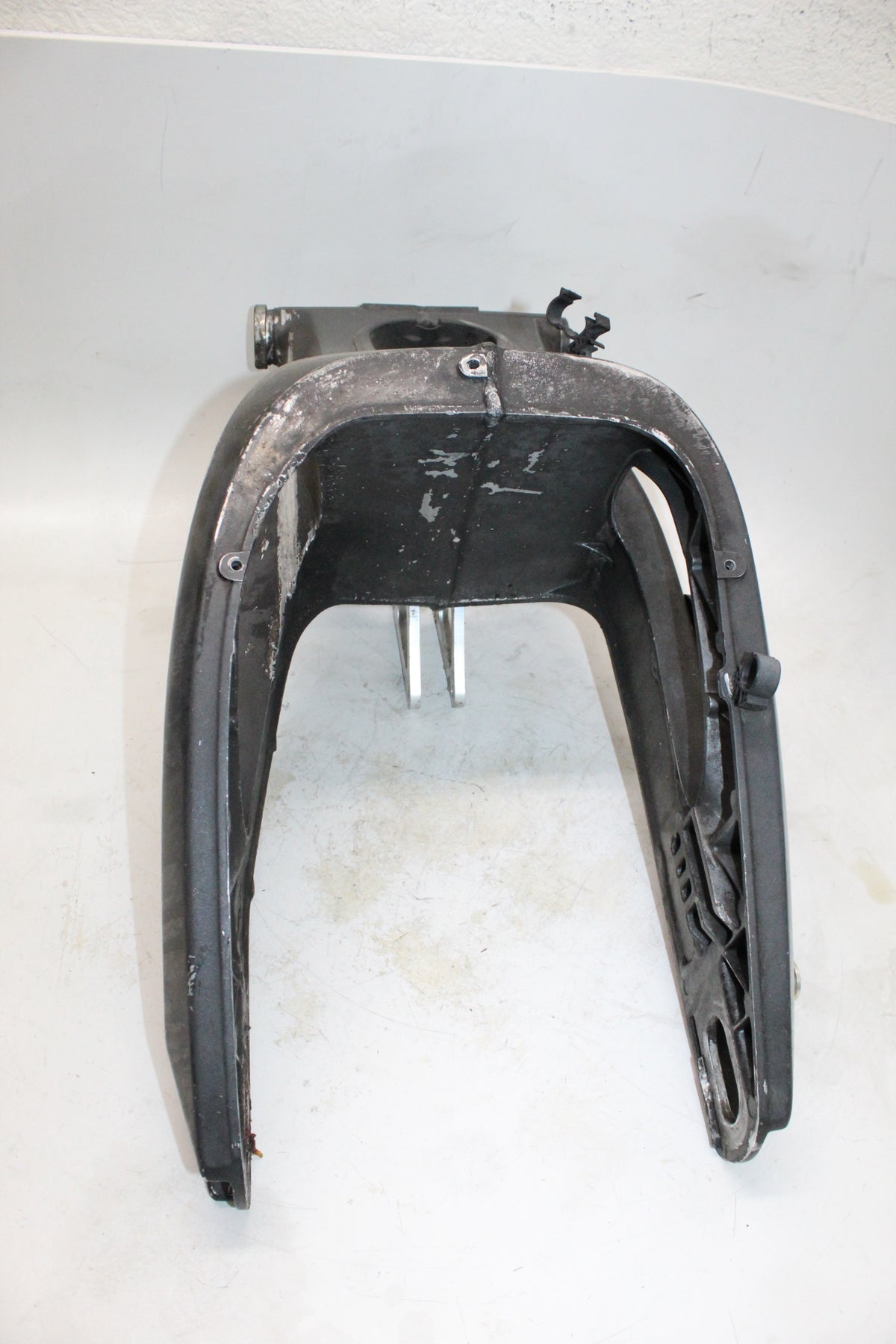 2009 Yamaha YZF R6S OEM REAR SWINGARM BACK SUSPENSION SWING ARM