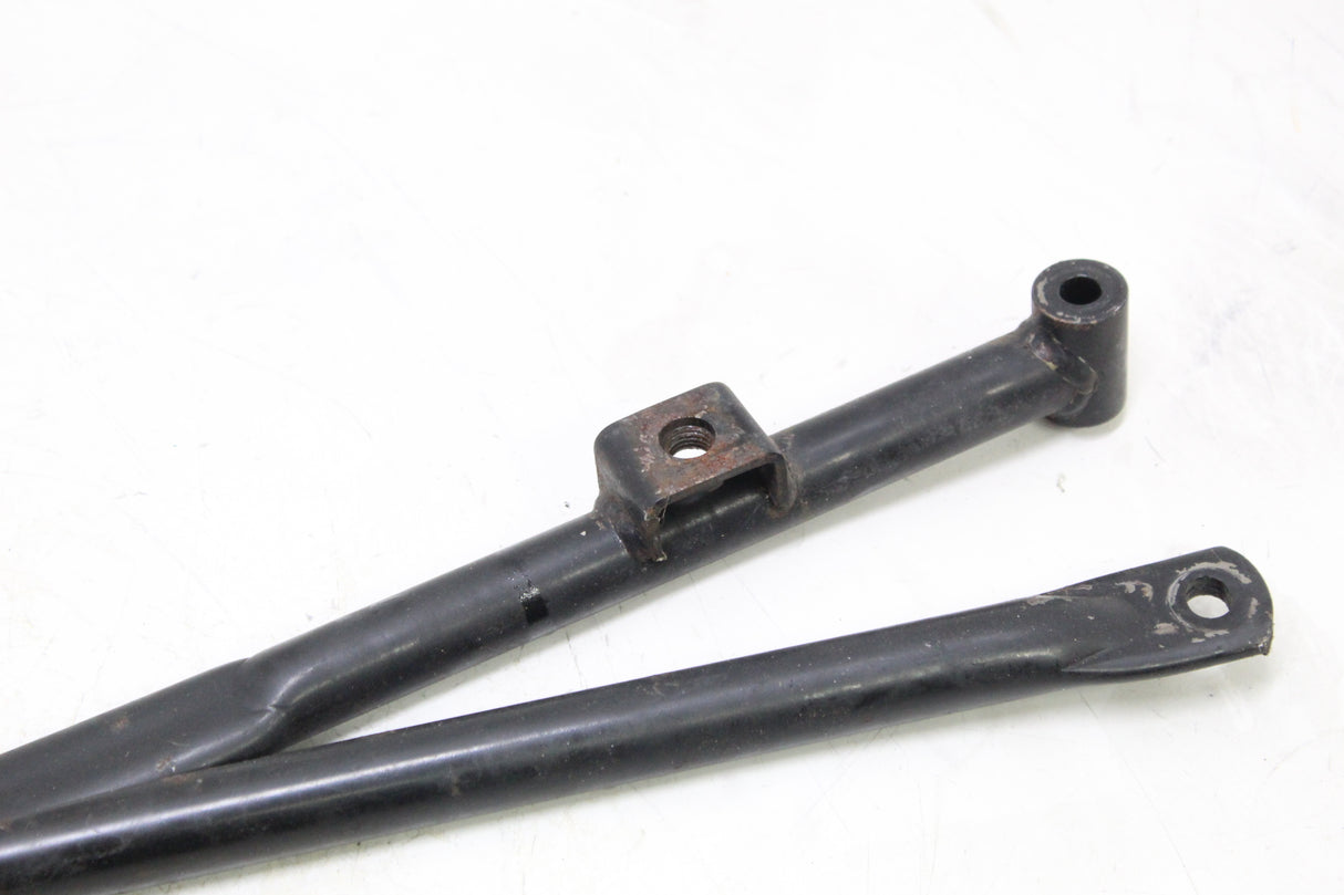 2007 YAMAHA XVS650 V STAR 650 OEM EXHAUST MUFFLER MOUNT BRACKET STAY
