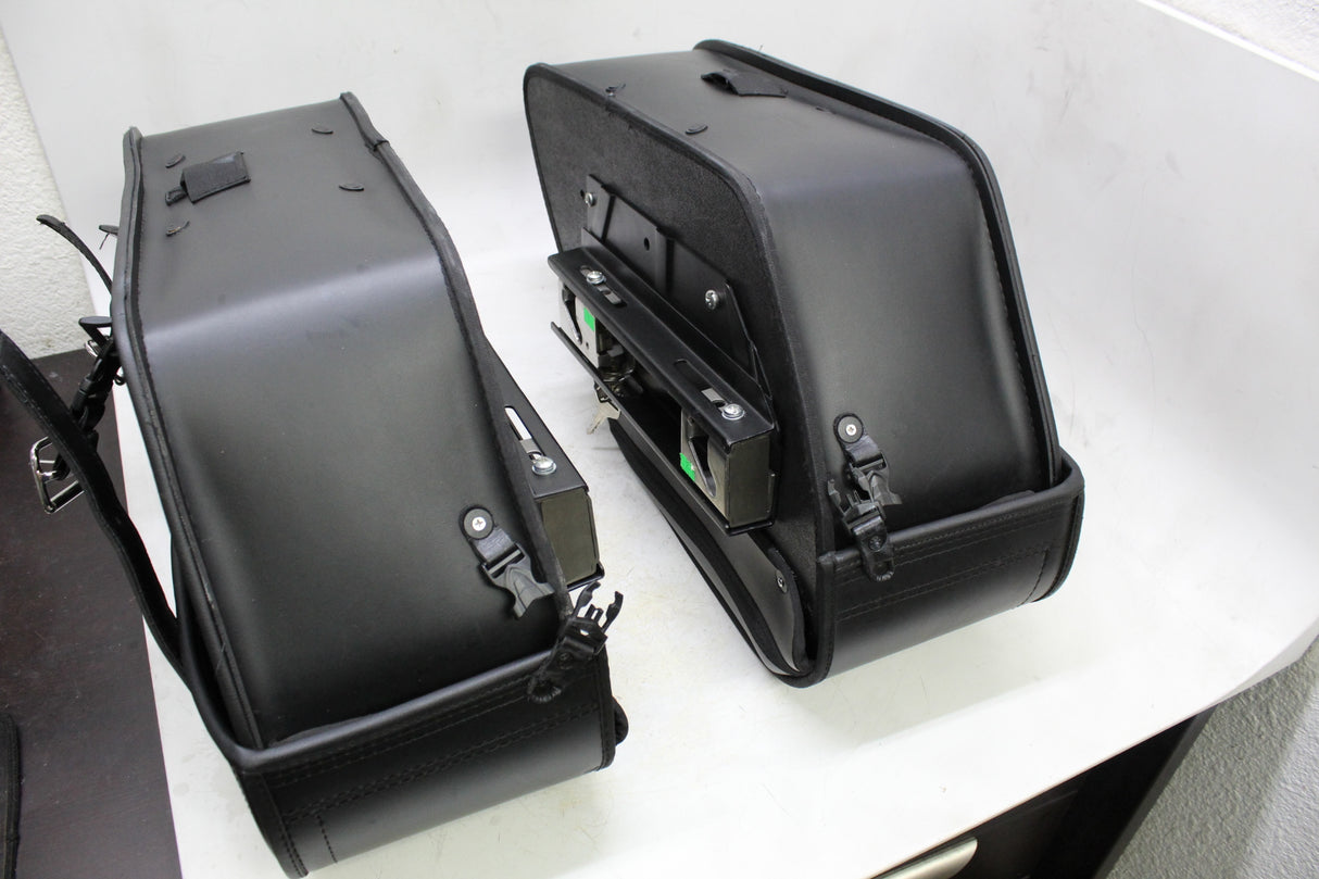 2012 Kawasaki Vulcan 900 VN900DF OEM SADDLEBAG W KEY