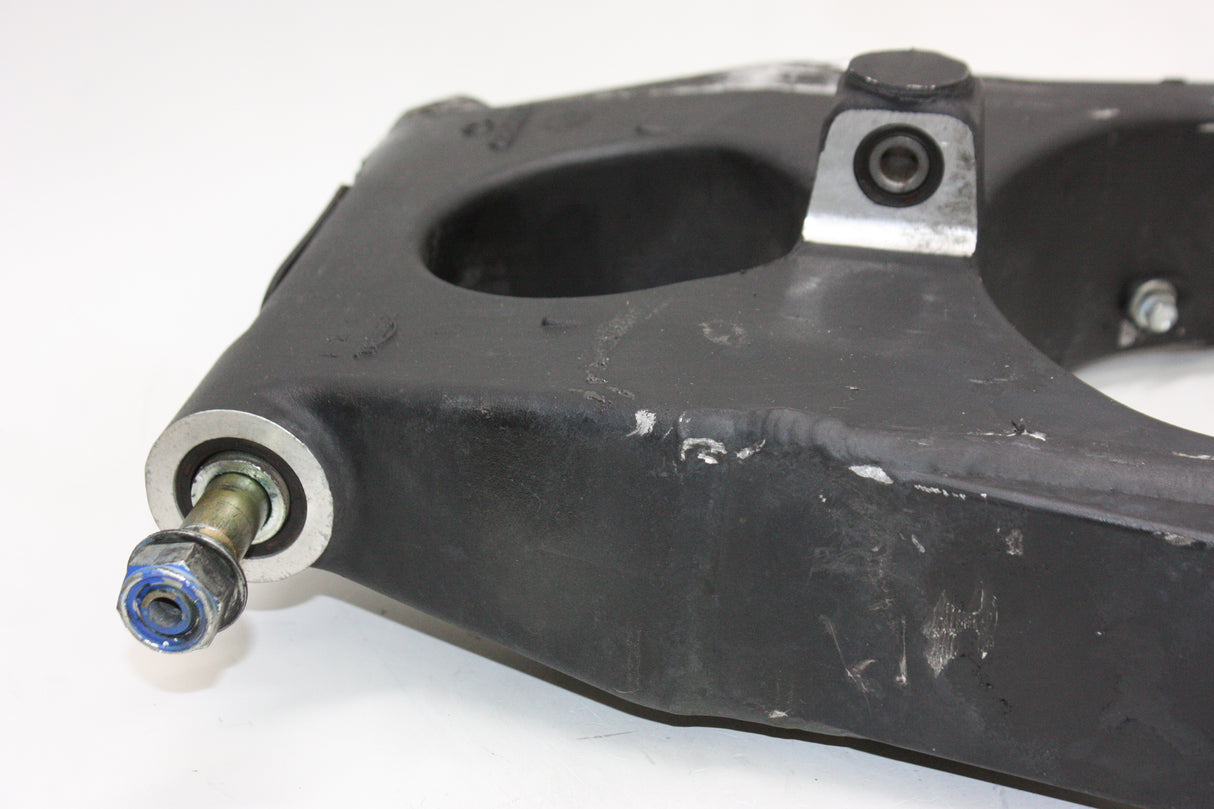 2004 Triumph Daytona 600 OEM REAR SWINGARM BACK SUSPENSION SWING ARM