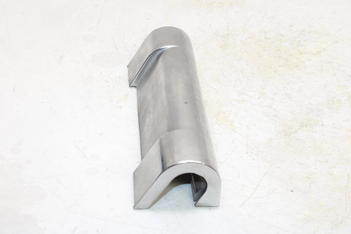 2007 Yamaha V Star 650 XVS650 OEM FRONT TURN SIGNAL BRACKET