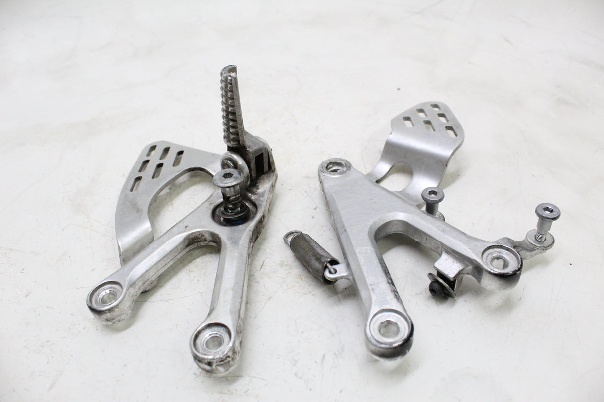 2005 Yamaha YZF R6 OEM RIGHT LEFT REARSETS REAR SET DRIVER FOOT PEGS