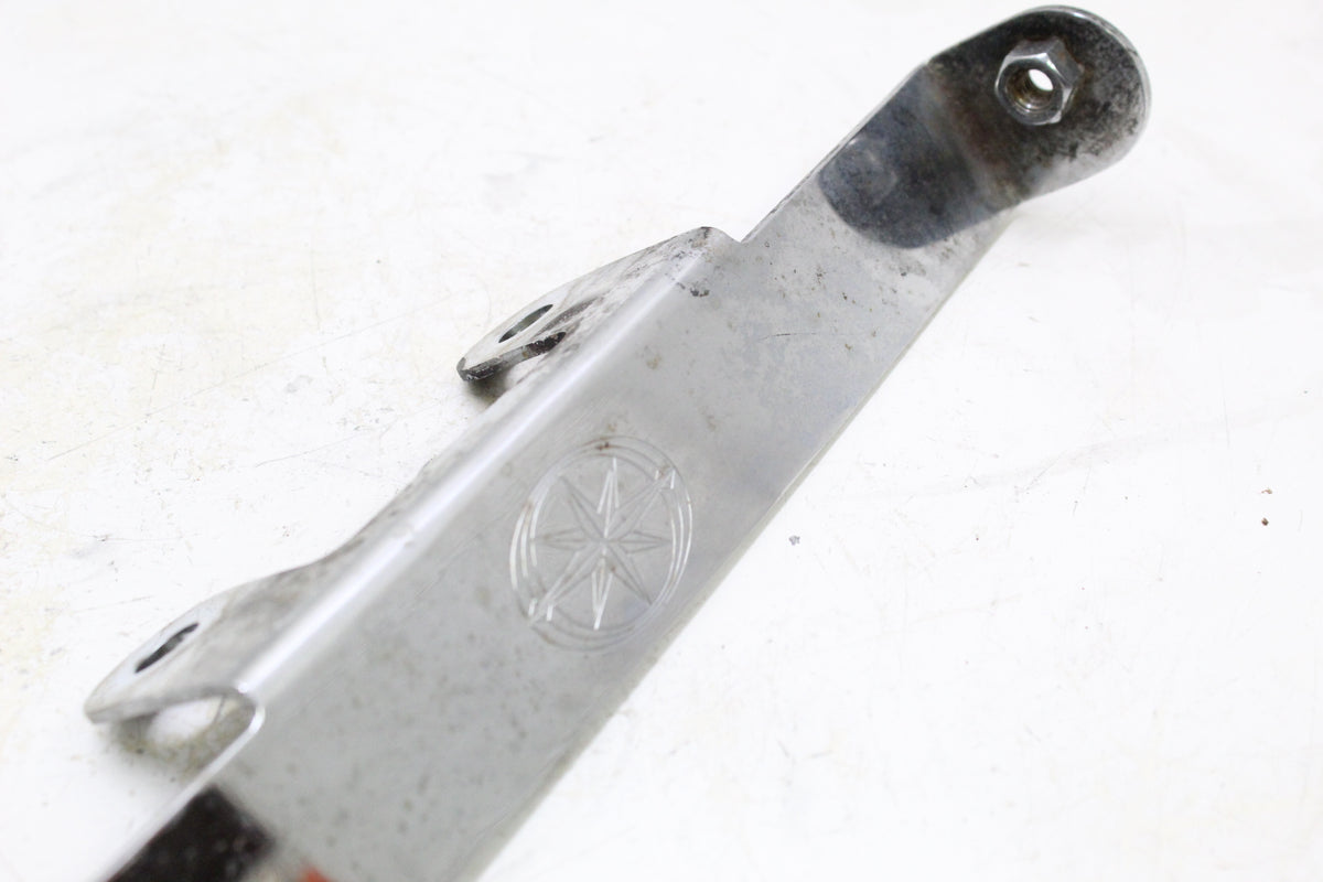 2007 YAMAHA XVS650 V STAR 650 OEM WINDSHIELD TRIM MOUNT BRACKET
