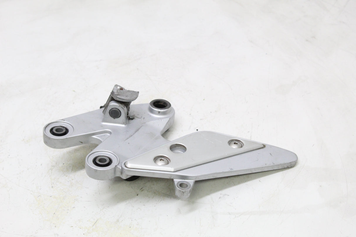 2005 YAMAHA FZ6 OEM RIGHT REARSET FOOTREST MOUNT BRACKET HEEL GUARD