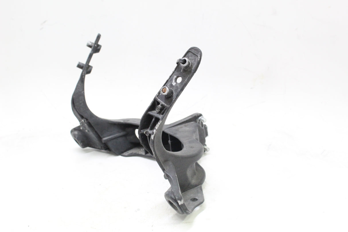 2004 SUZUKI GSXR600 OEM FRONT UPPER FAIRING STAY BRACKET