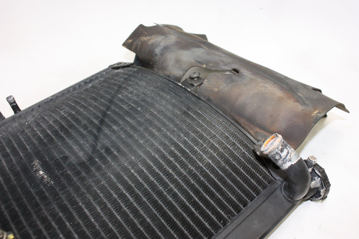 2004 Triumph Daytona 600 OEM ENGINE RADIATOR MOTOR COOLER COOLING RADIATER