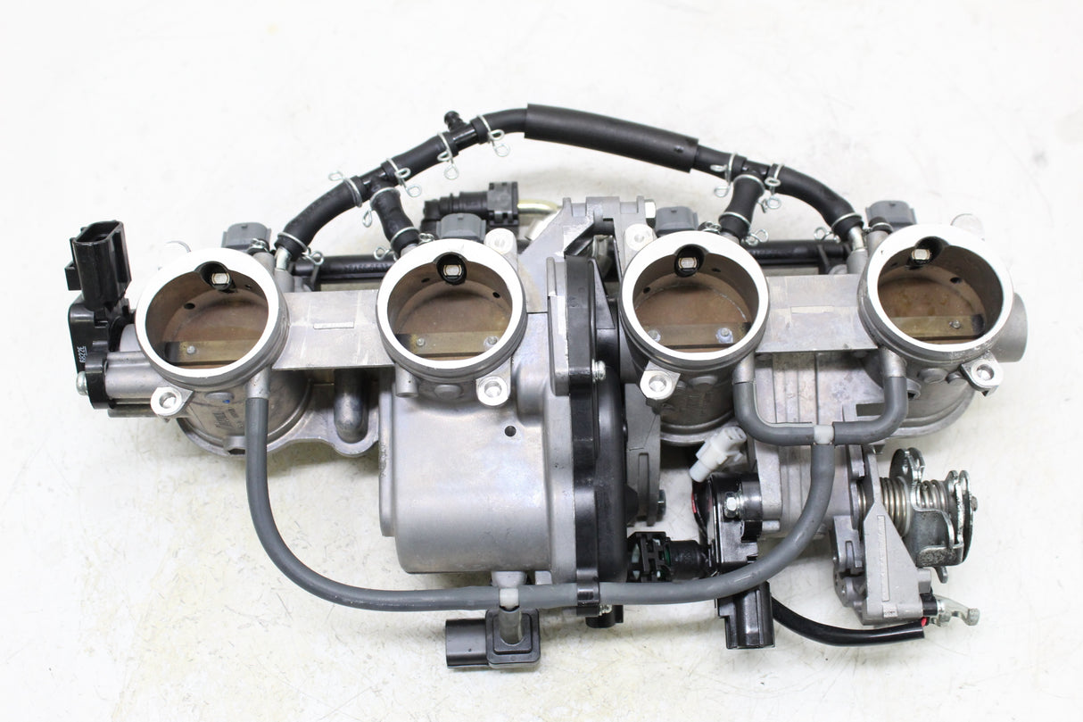 2017 Yamaha FZ10 OEM MAIN FUEL INJECTORS / THROTTLE BODIES