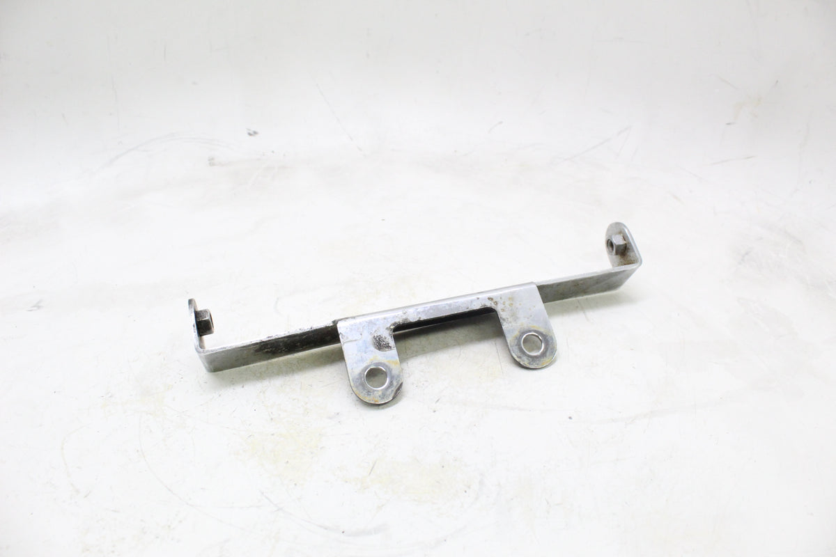 2007 YAMAHA XVS650 V STAR 650 OEM WINDSHIELD TRIM MOUNT BRACKET