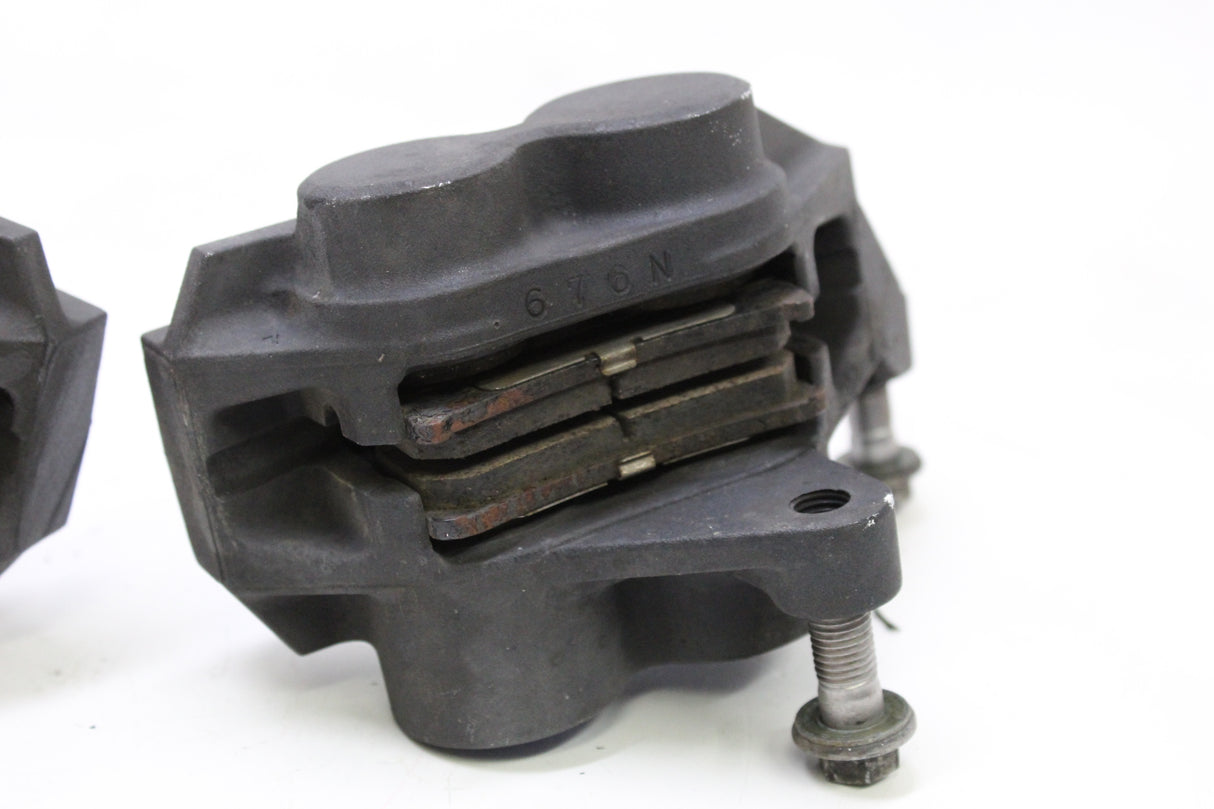 2007 Yamaha YZF R6S OEM RIGHT LEFT FRONT BRAKE CALIPER SET PAIR CALIPERS