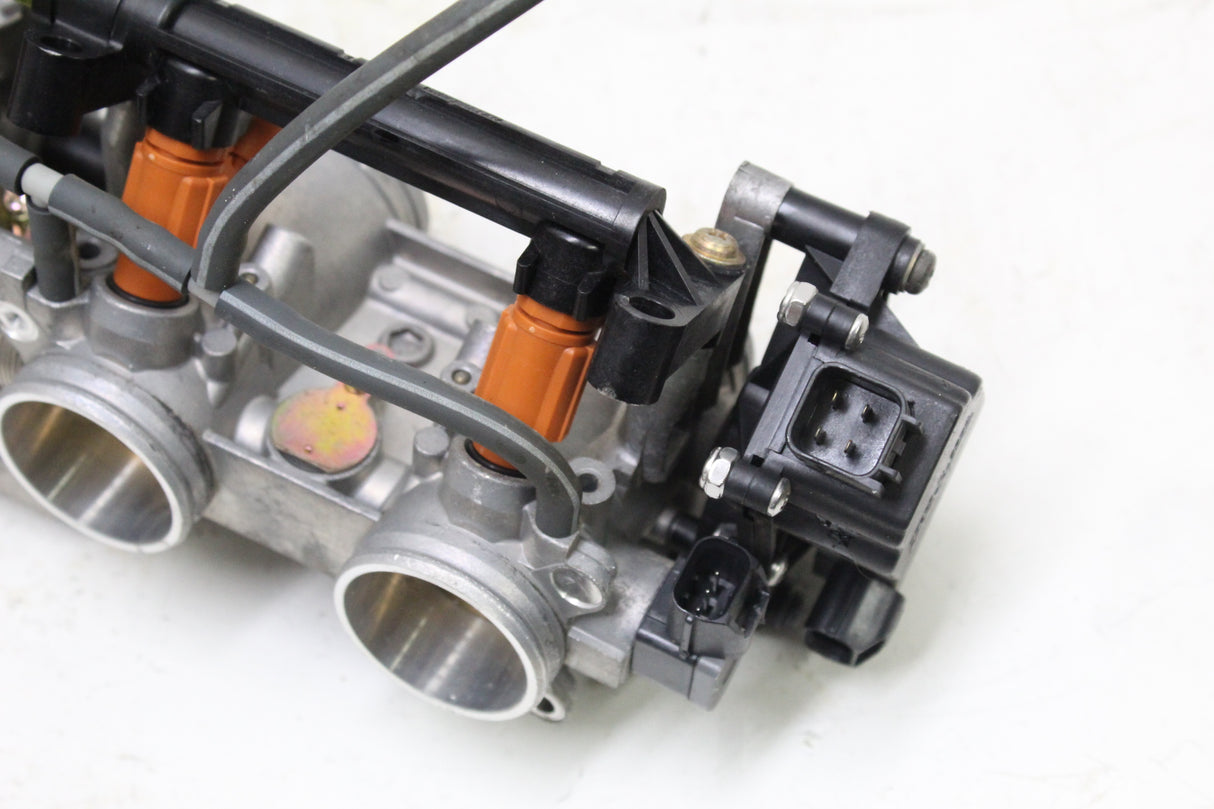 2004 SUZUKI GSXR600 OEM THROTTLE BODY FUEL INJECTOR ASSEMBLY