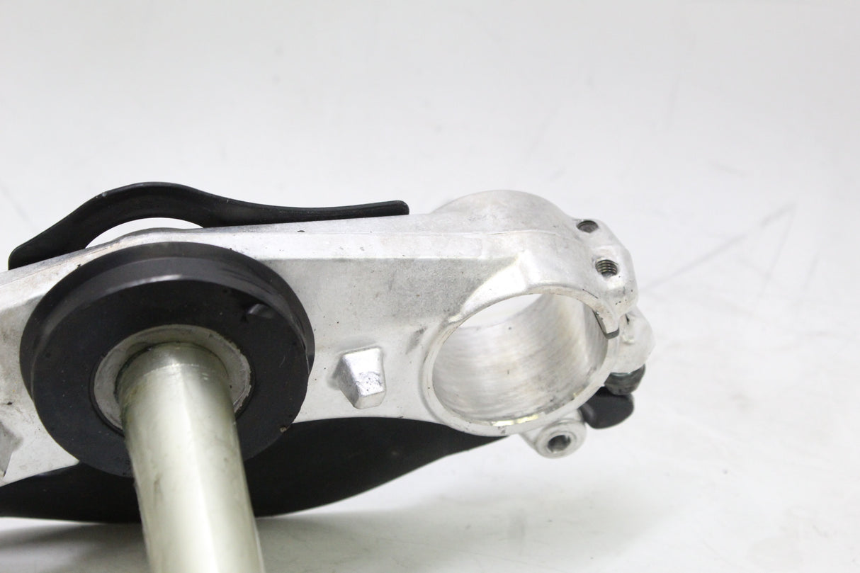2004 SUZUKI GSXR600 OEM LOWER TRIPLE TREE STEERING STEM FORK CLAMP