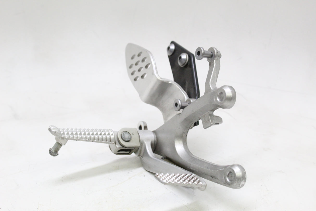 2004 Yamaha YZF R1 04-06 OEM RIGHT REARSET DRIVER FOOT PEG REST W BRAKE PEDAL