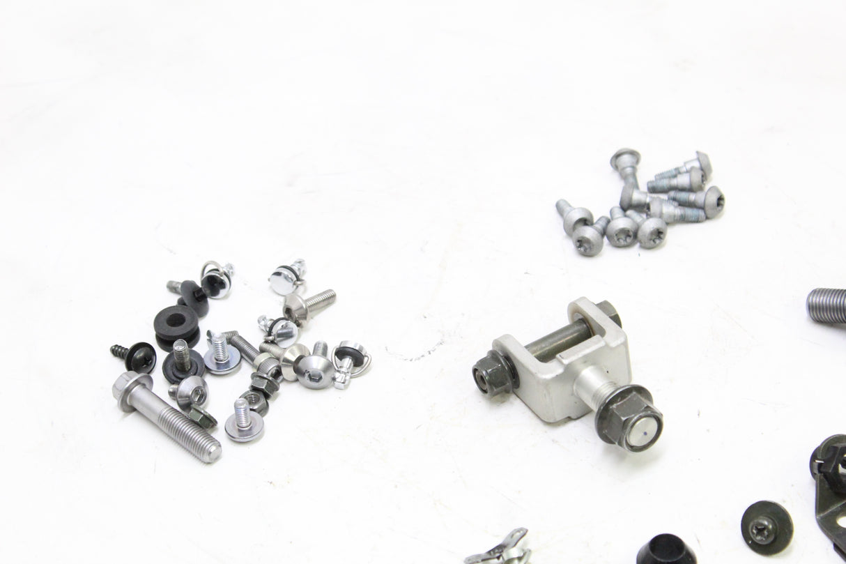 2004 Yamaha YZF R1 04-06 OEM BOLTS HARDWARE SCREWS SET
