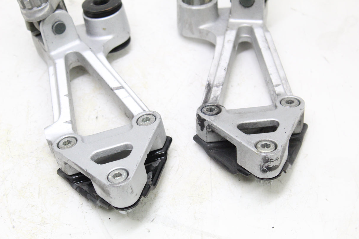 1992 KAWASAKI NINJA 600R ZX600C OEM REAR PASSENGER FOOT PEGS PAIR