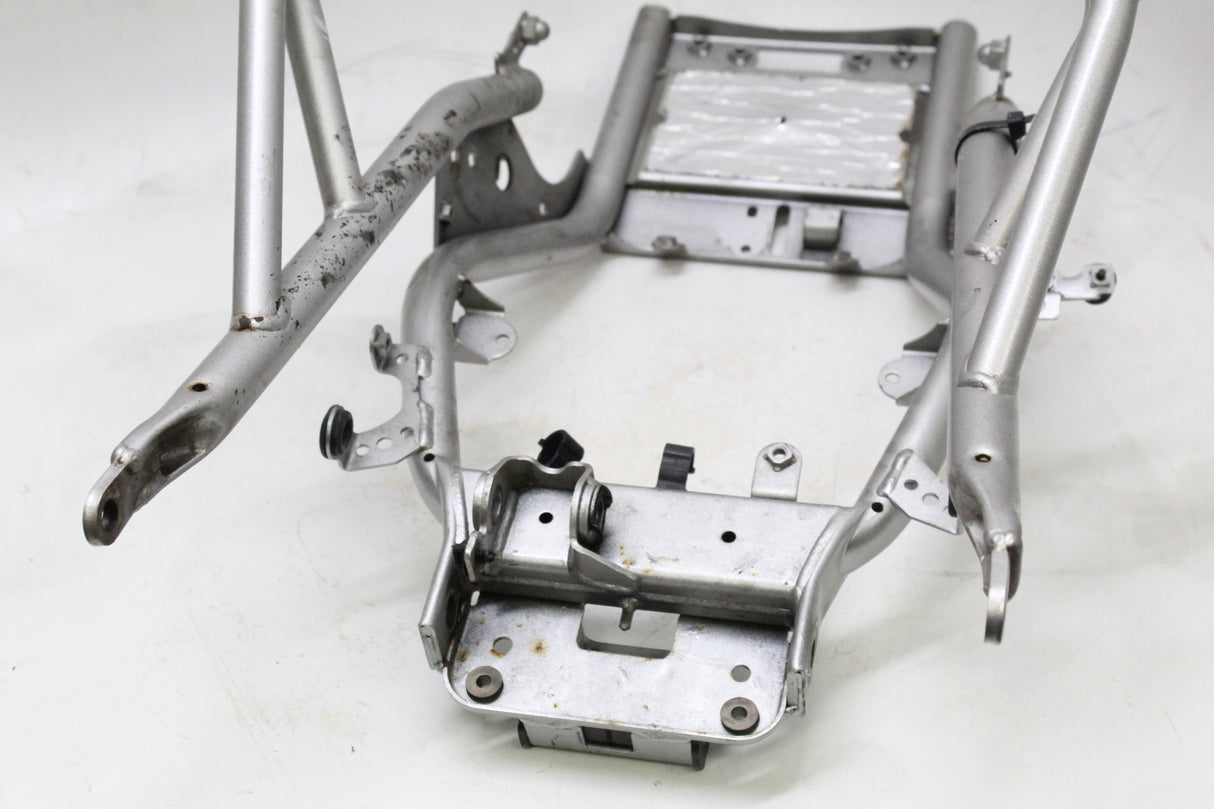 2005 YAMAHA FZ6 FZ6S FAZER OEM REAR SUBFRAME W PASSENGER FOOT PEGS
