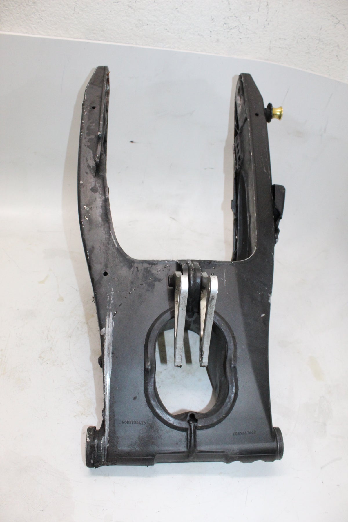 2009 Yamaha YZF R6S OEM REAR SWINGARM BACK SUSPENSION SWING ARM