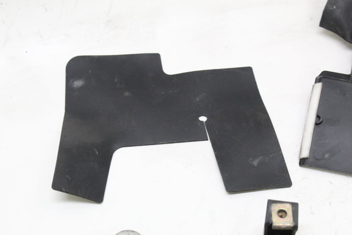 2005 YAMAHA FZ6 FAZER OEM BRACKETS MOUNTS INNER PLASTIC PANELS MIX SET