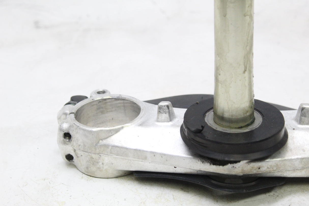 2004 SUZUKI GSXR600 OEM LOWER TRIPLE TREE STEERING STEM FORK CLAMP