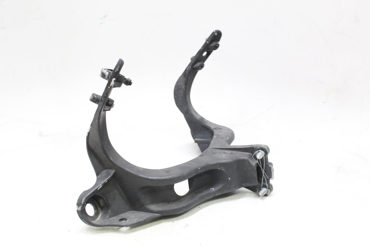 2004 SUZUKI GSXR600 OEM FRONT UPPER FAIRING STAY BRACKET