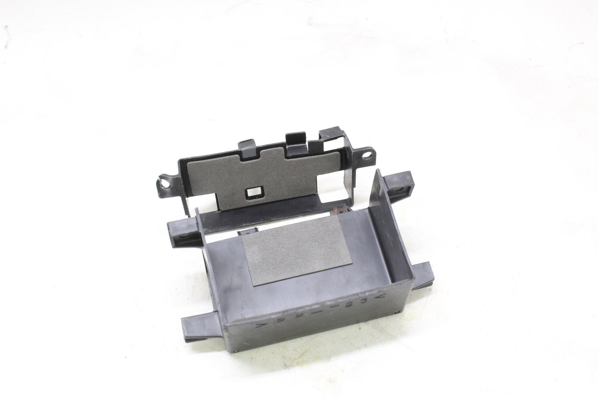2005 YAMAHA FZ6 FAZER OEM BATTERY BOX HOLDER TRAY