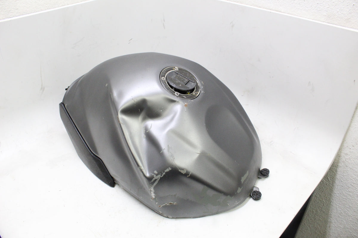 2004 SUZUKI GSXR600 OEM GAS FUEL TANK RESERVOIR W CAP DENT NO PUMP
