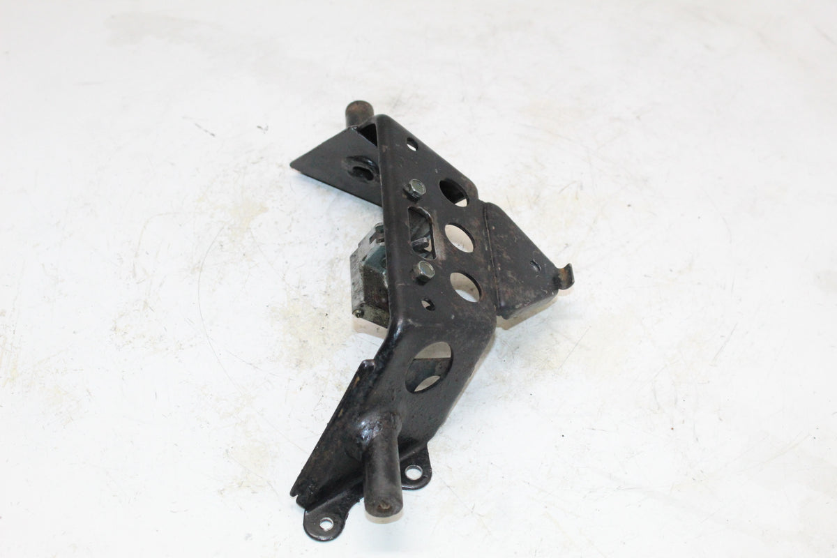 2002 Yamaha Zuma 50 YW50 OEM FRONT SEAT MOUNTING BRACKET MOUNT